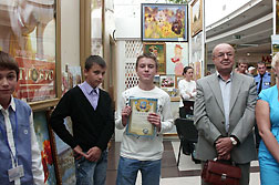 The participants of the photo exhibition.

