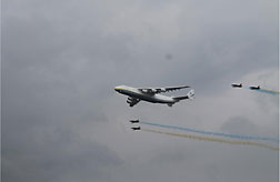 АН-225 «Мрия» - открытие 8-го Международного авиа-космического салона «Авиасвит-ХХI».
