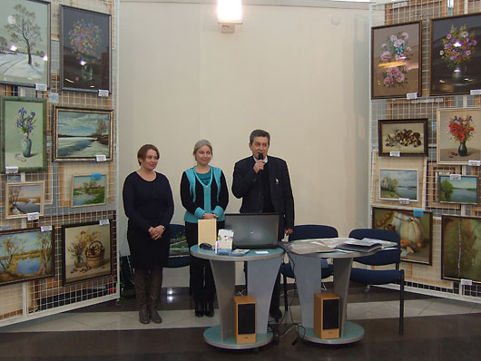 Valeriy Boyko  - General Director of the Producer Center Boyko Gallery "Globus", Artist Natalia Zabolotskaya (center), Oksana Boyko  - Director of the Gallery "Globus" (left).
