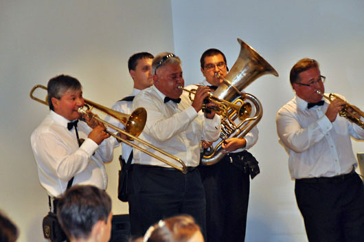 The musical accompaniment at the opening of the joint event of the International Charity Organization "Chernobyl - 2008" and Boyko's Producer Centre, gallery "Globus"